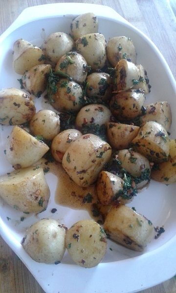 Garlic & parsley baby potatoes